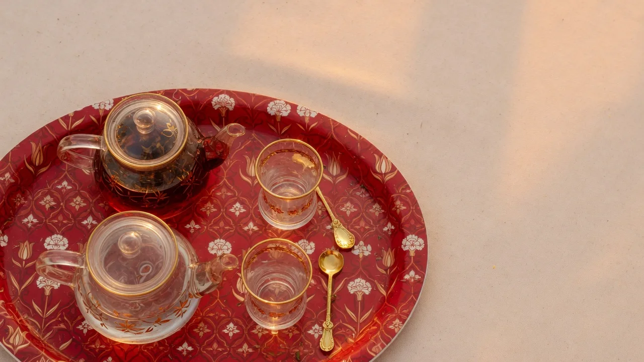 Turkish tea tray (16:9)