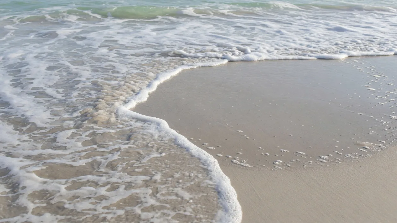 Écume douce sur sable (16:9)