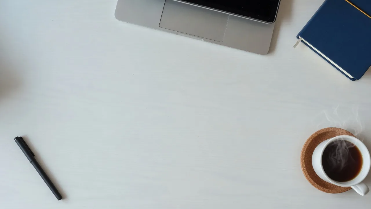 Clean office desk (16:9)