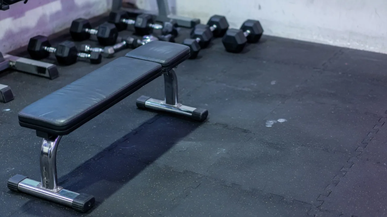 Gym Bench Mockup (16:9)