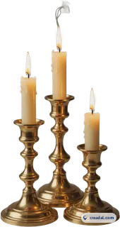 Trois chandeliers en laiton